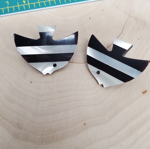Charming Vintage Dory Fish-Shaped Clip-On Earrings: Unique and Playful - Picture 3 of 4